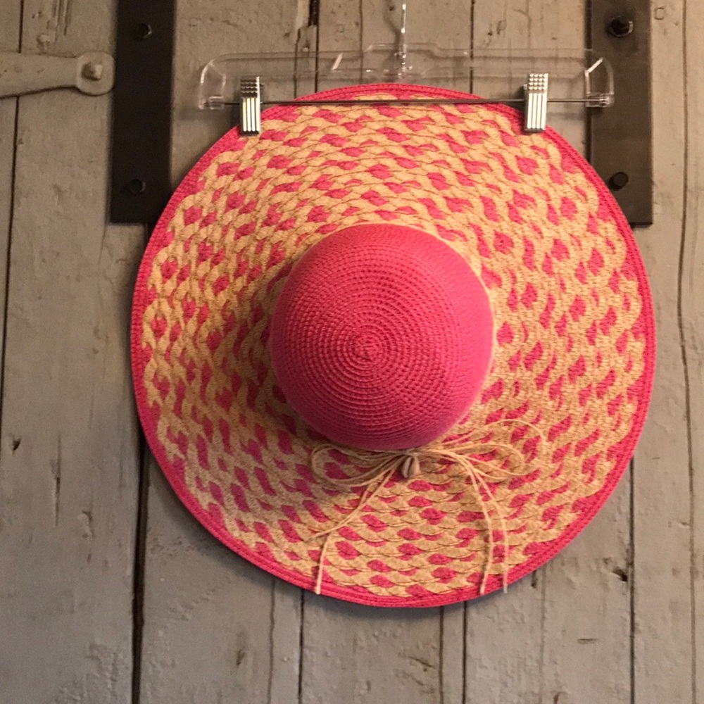 Floppy beach hat
